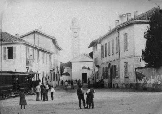 Cuggiono - Chiesa Vecchia dalla Piazza S. Giorgio  - Foto archivio Gianfranco Scotti , Museo Cuggiono