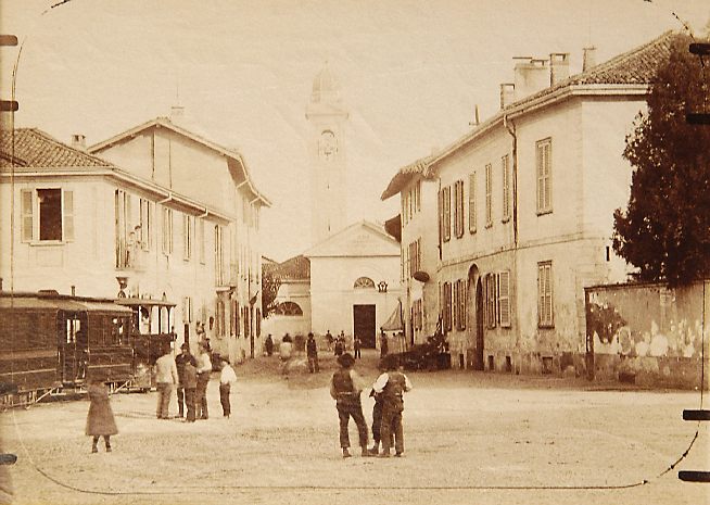 Cuggiono - Chiesa Vecchia dalla Piazza S. Giorgio e il "Gamba de legn" - Foto Gianfranco Scotti , Museo Cuggiono